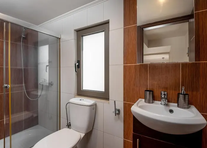 Blue Wave - Road View Villa *